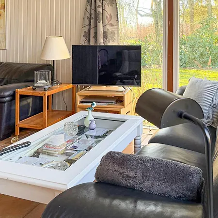 3 Bedroom Awesome In Holiday home *